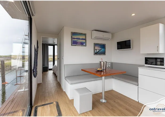 Botel Barcos Casa Ostraveiro *