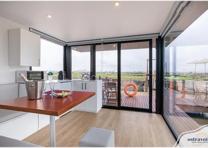 Botel Barcos Casa Ostraveiro